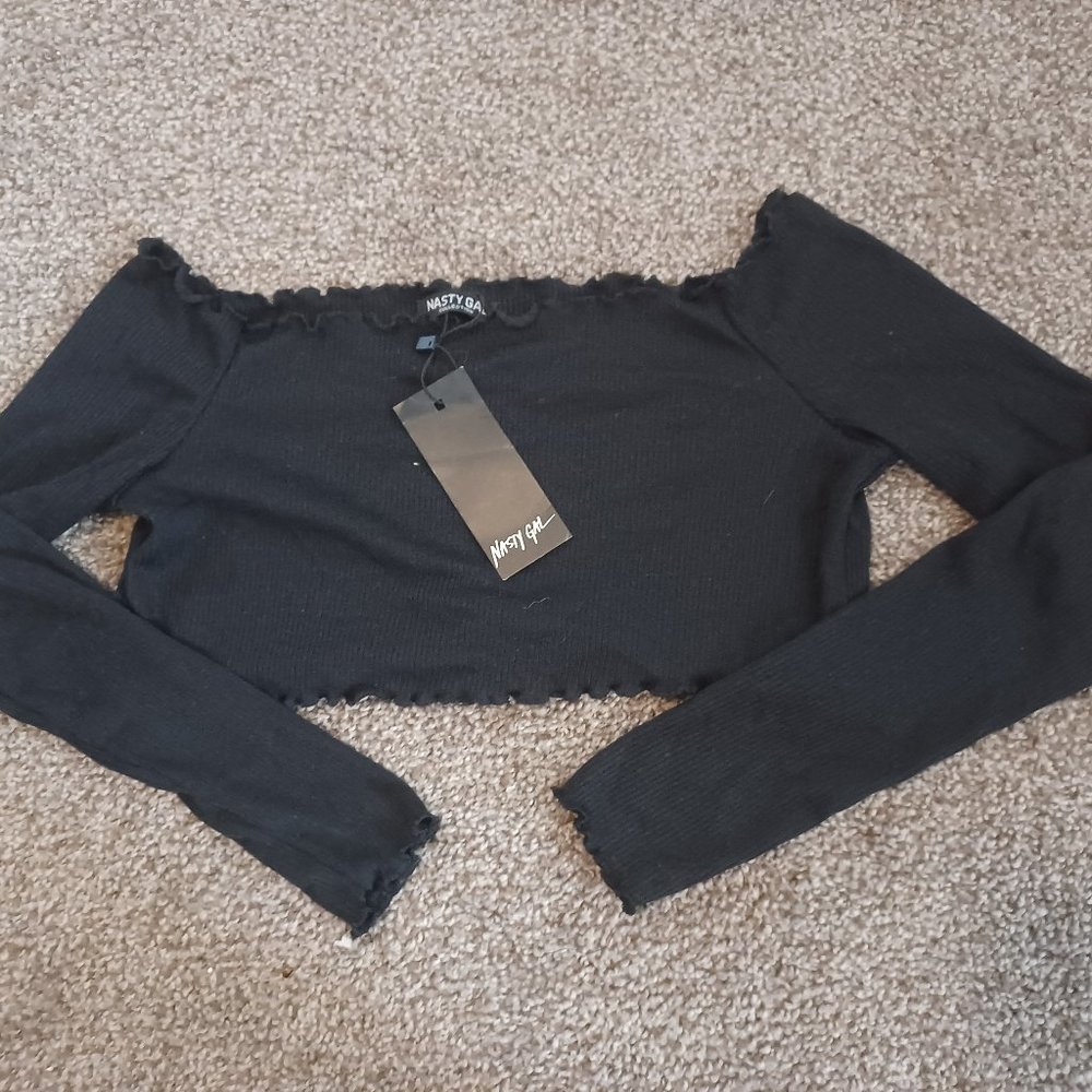 Long sleeve black crop top
